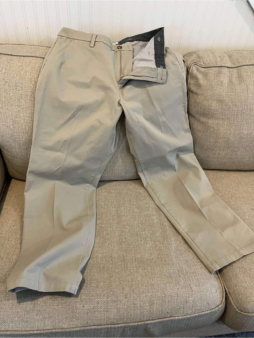 Dockets Men's Classic Straight-Fit Khaki Pants 36/31